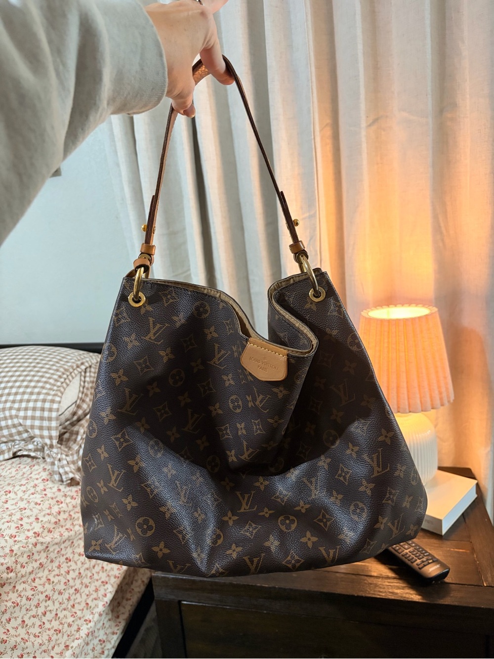 Louis Vuitton Graceful MM in Monogram canvas